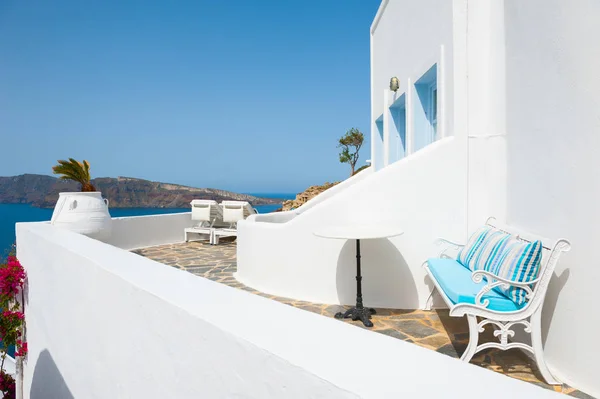 Biała architektura na wyspie Santorini, Grecja. — Zdjęcie stockowe