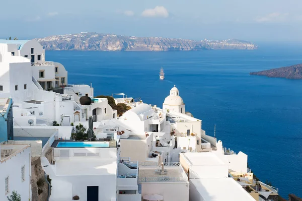 Biała architektura na wyspie Santorini, Grecja. — Zdjęcie stockowe