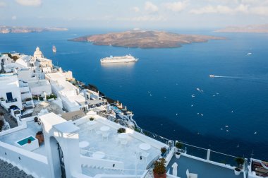 Yunanistan 'ın Santorini adasında beyaz mimari. 