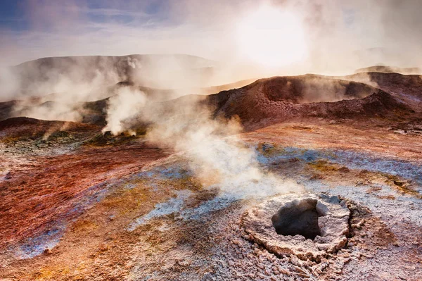 Geisers Sol de Manana in de Altiplano in Bolivia — Stockfoto