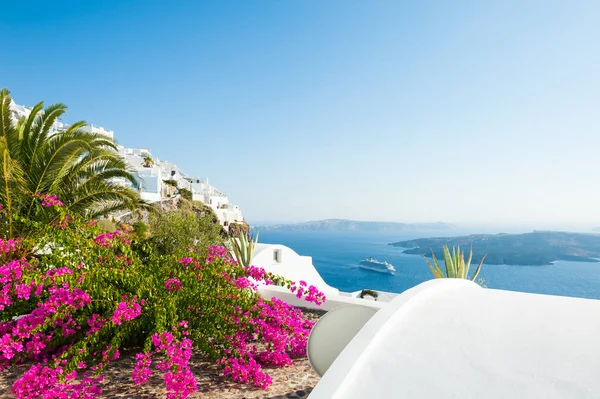 Arquitectura blanca en la isla de Santorini, Grecia. —  Fotos de Stock