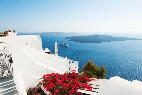 Architettura bianca sull'isola di Santorini, Grecia. — Foto Stock