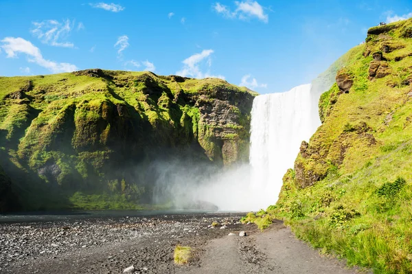 İzlanda 'da skogafoss şelalesi. 