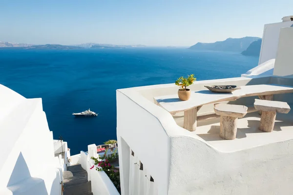 Architettura bianca sull'isola di Santorini, Grecia. — Foto Stock