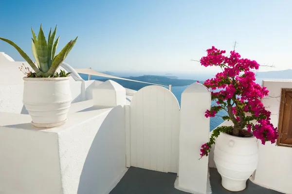 Architettura bianca sull'isola di Santorini, Grecia. — Foto Stock