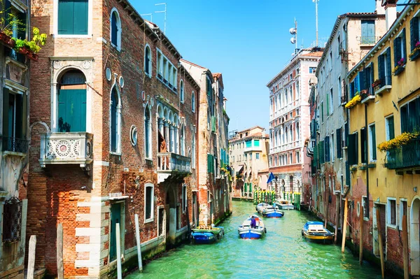 Scenic canal in Venice, Italy. — Stock Photo, Image