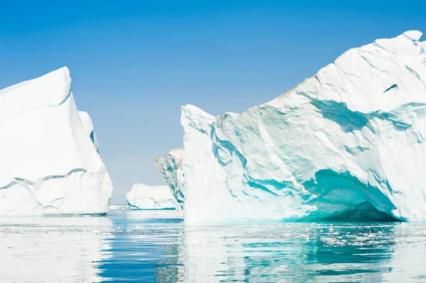 Παγόβουνα στο το icefjord παγετώνας και Φιόρδ Ιλούλισσατ, Γροιλανδία — Φωτογραφία Αρχείου