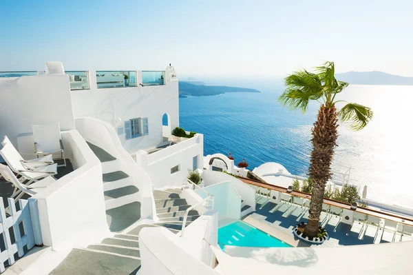 Yunanistan 'ın Santorini adasında beyaz mimari.