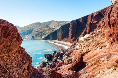Yunanistan 'ın Santorini Adası' ndaki Kızıl Sahil. 