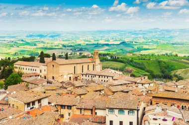 Panoramik Ortaçağ kenti San Gimignano, İtalya.
