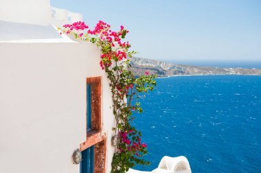 Yunanistan 'ın Santorini adasında beyaz mimari. 