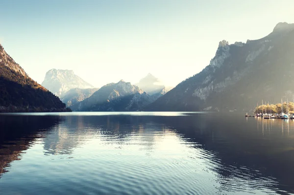 Lago Traunsee en los Alpes austríacos — Foto de Stock