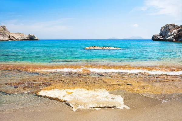 Hermosa playa en la isla de Creta, Grecia . — Foto de Stock