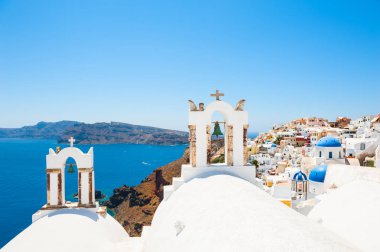 Yunanistan 'ın Santorini adasında beyaz mimari. 