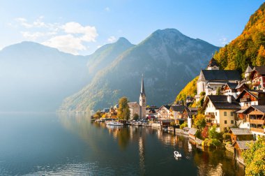 Avusturya Alplerinde Hallstatt köyünde Güz