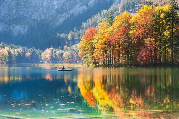 Hinterer Langbathsee in den österreichischen Alpen. — Stockfoto