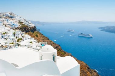 Yunanistan 'ın Santorini adasında beyaz mimari.