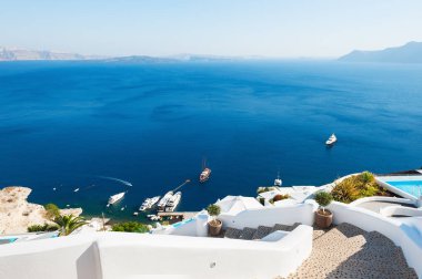 Yunanistan 'ın Santorini adasında beyaz mimari.