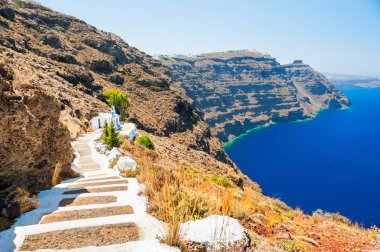 Beyaz Kilise deniz kenarı, Santorini Island, Yunanistan