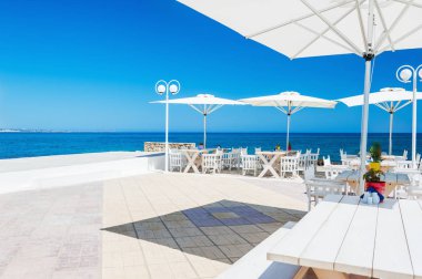 Cafe sahilde, Crete, Yunanistan.