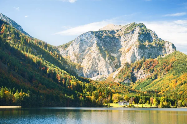 Lago Vorderer Langbathsee en los Alpes austríacos — Foto de Stock