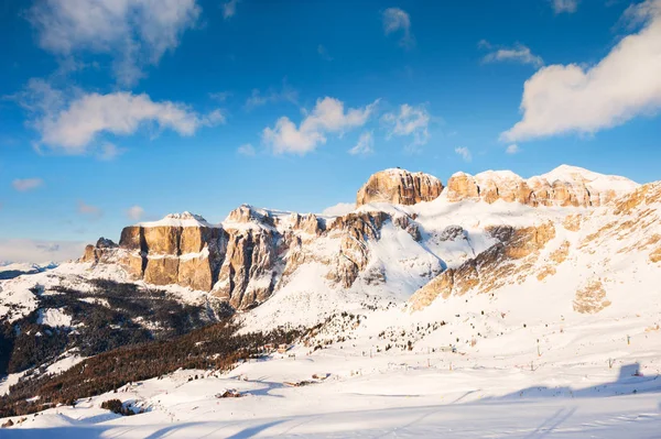 Валь-ді-Фасса гірськолижного курорту, Доломітові Альпи, Італія — стокове фото
