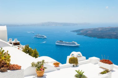 Santorini Island, Yunanistan. Deniz Manzaralı güzel Teras.