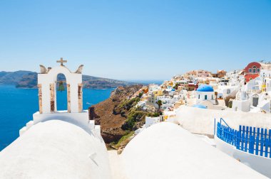 Yunanistan 'ın Santorini adasında beyaz mimari. 