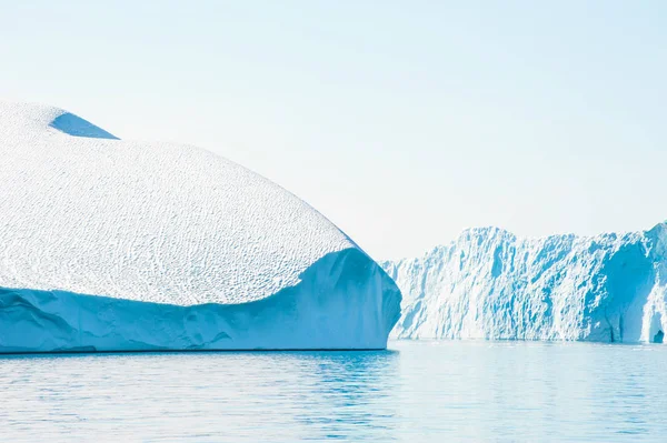 Grandes icebergs na Groenlândia — Fotografia de Stock