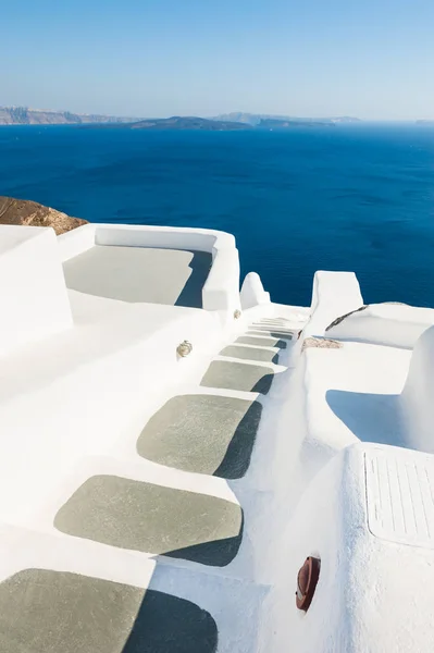 Arquitectura blanca en la isla de Santorini, Grecia. —  Fotos de Stock