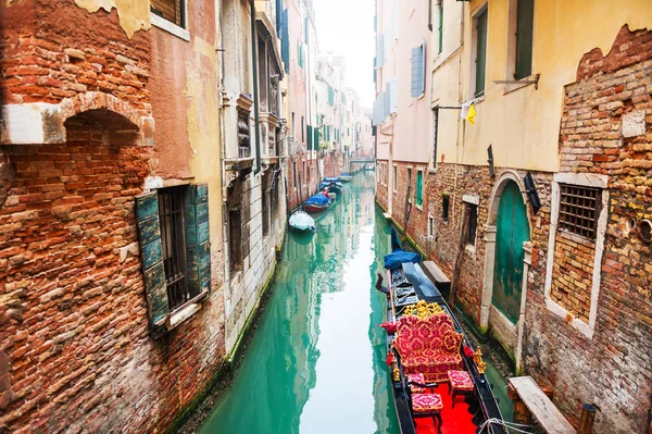 Canal escénico en Venecia, Italia . — Foto de Stock