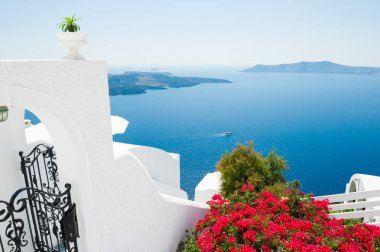 Yunanistan 'ın Santorini adasında beyaz mimari. 