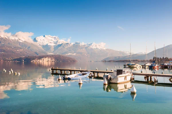 Lago Annecy em Alpes Franceses . — Fotografia de Stock