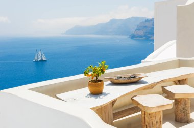 Yunanistan 'ın Santorini adasında beyaz mimari. 
