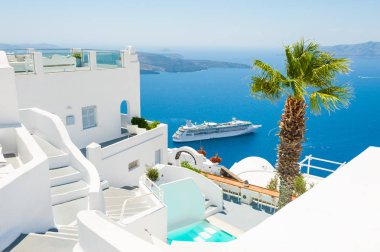 Yunanistan 'ın Santorini adasında beyaz mimari. 