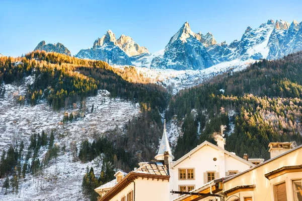 Utsikt över bergen från Chamonix, France — Stockfoto