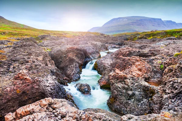 Bella cascata nella Groenlandia occidentale — Foto Stock