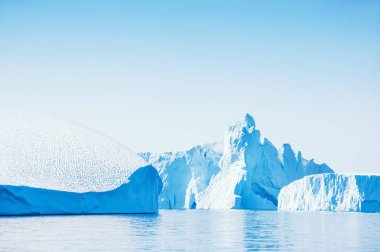 Büyük mavi icebergs Grönland