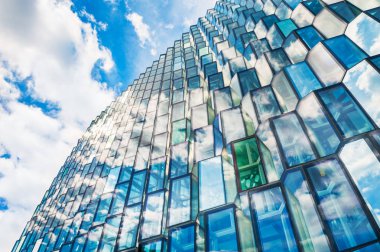 Cam cephe Harpa konser salonunun Reykjavik, İzlanda