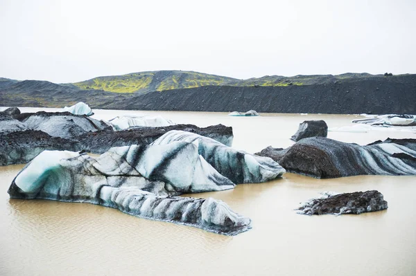 氷山氷河ラグーンの火山灰 — ストック写真