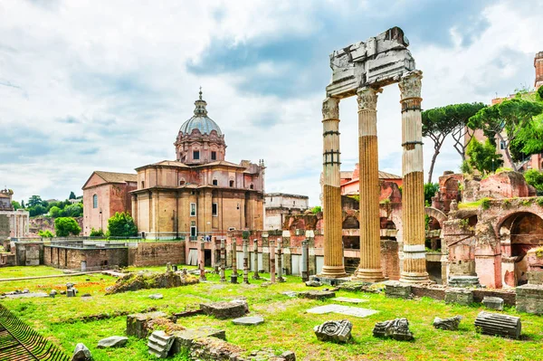Fórum romano em Roma, itália — Fotografia de Stock
