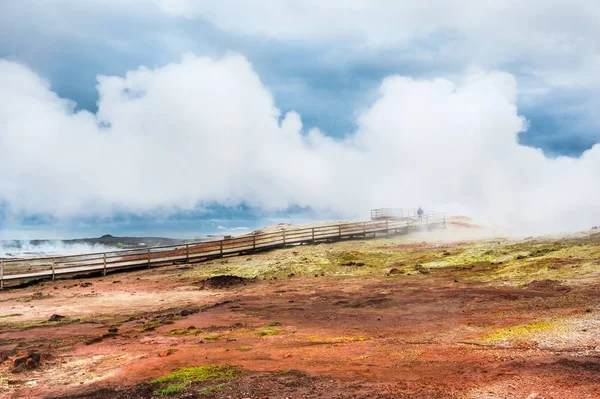 Geysire in Gunnuhver geothermischem Gebiet in Island — Stockfoto