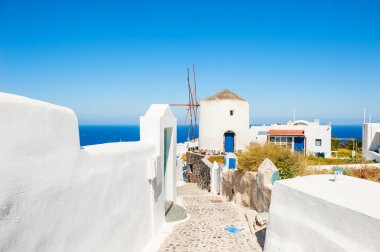 Yunanistan 'ın Santorini adasında beyaz mimari.