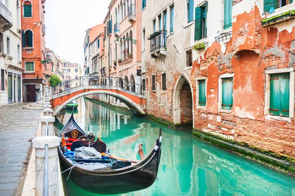 Canal escénico en Venecia, Italia . — Foto de Stock