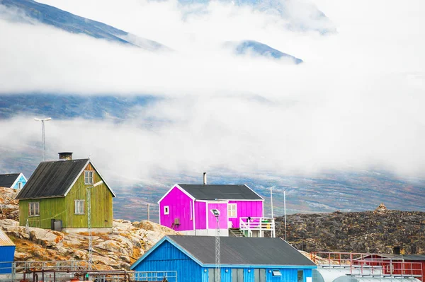 Casas coloridas no oeste da Groenlândia — Fotografia de Stock