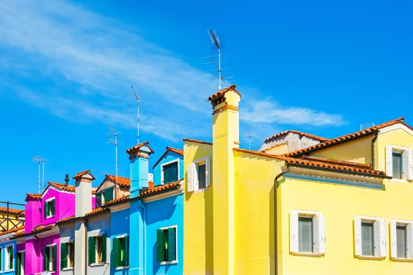Casas coloridas na ilha de Burano, Veneza, Itália — Fotografia de Stock