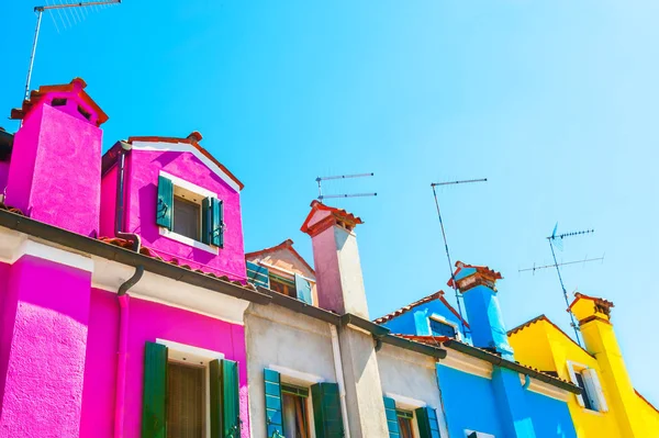 Kolorowe domy na wyspie Burano, Wenecja, Włochy — Zdjęcie stockowe