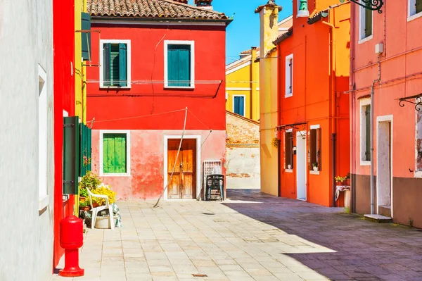Farbenfrohe häuser in burano, venedig, italien — Stockfoto