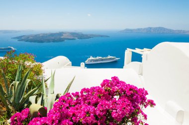 Yunanistan 'ın Santorini adasında beyaz mimari.