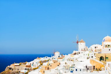 Yunanistan 'ın Santorini adasında beyaz mimari.